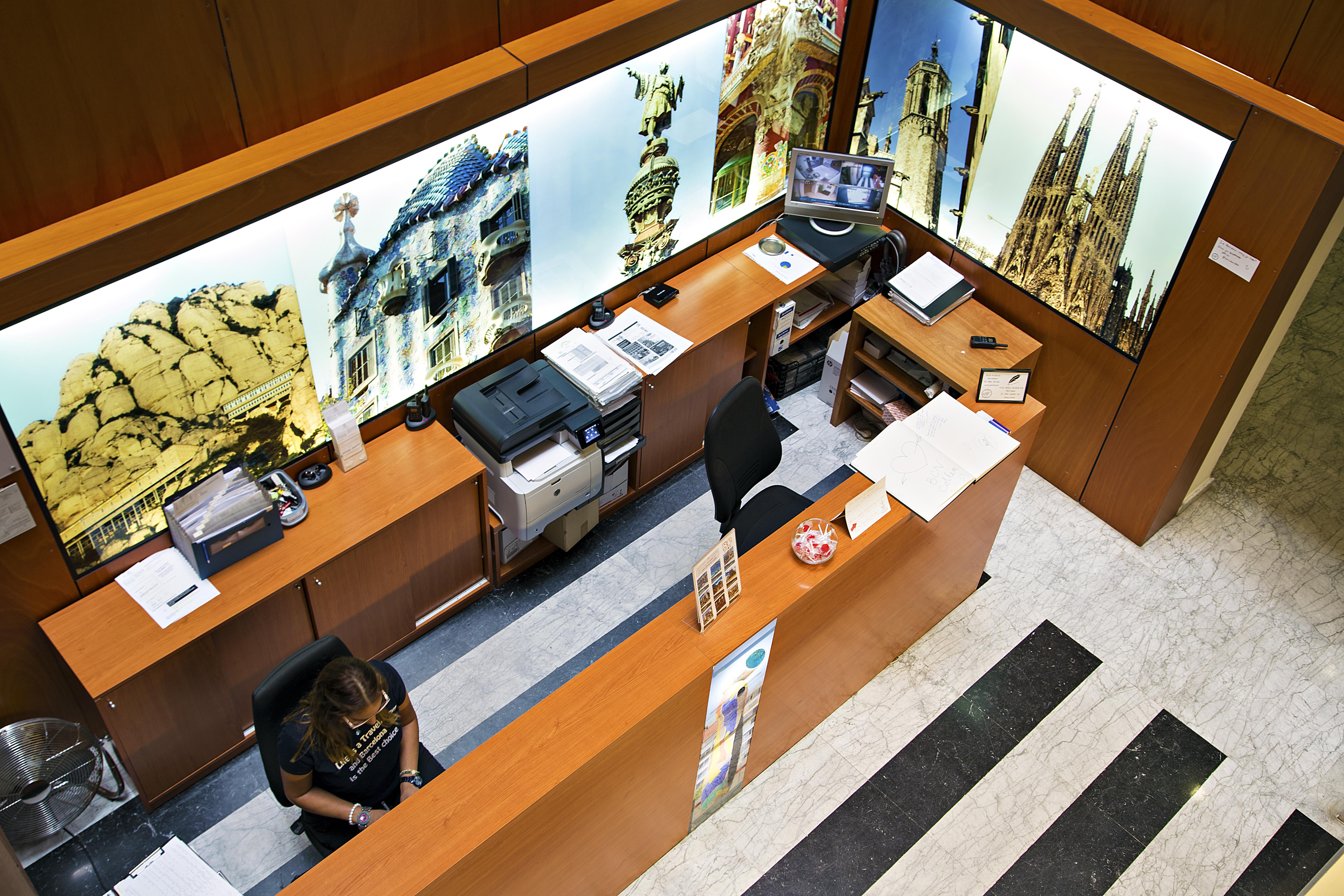 Libere Barcelona Sant Antoni Aparthotel Exterior photo