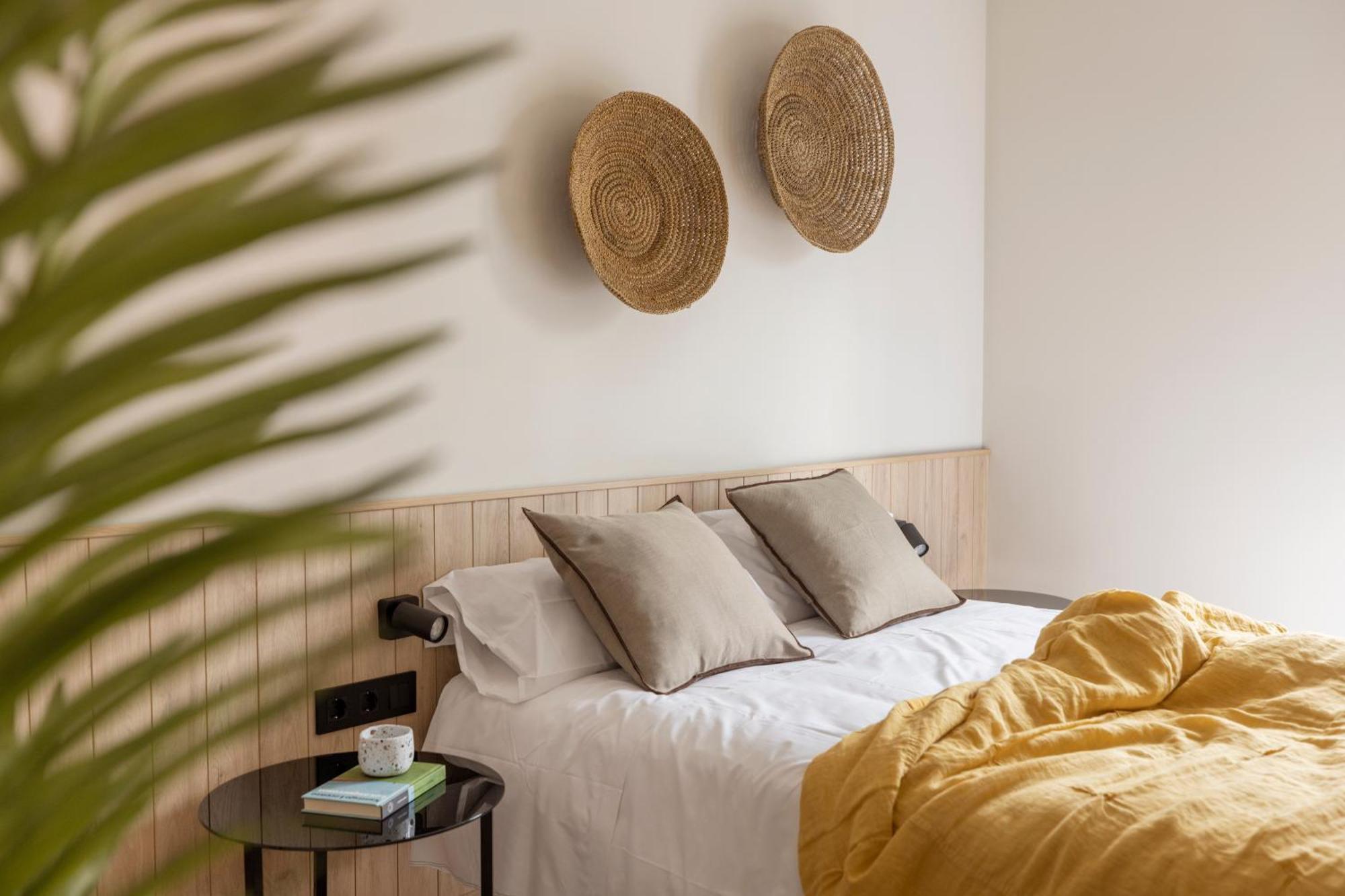 Libere Barcelona Sant Antoni Aparthotel Exterior photo
