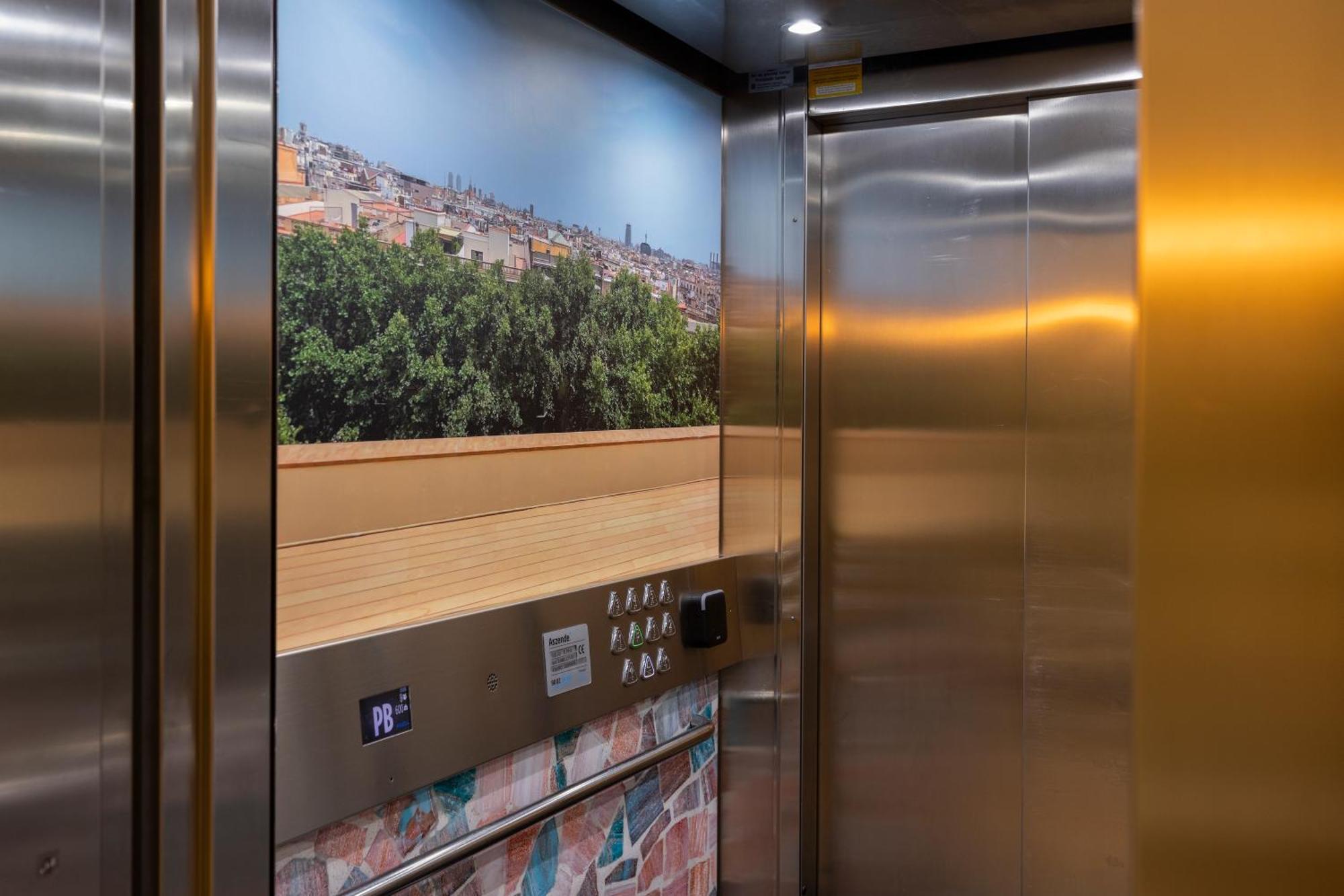 Libere Barcelona Sant Antoni Aparthotel Exterior photo