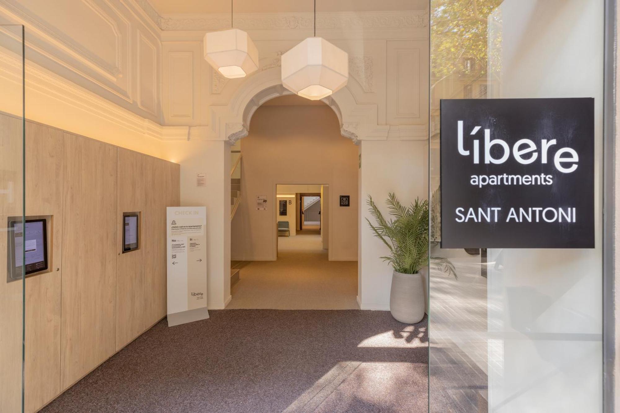 Libere Barcelona Sant Antoni Aparthotel Exterior photo