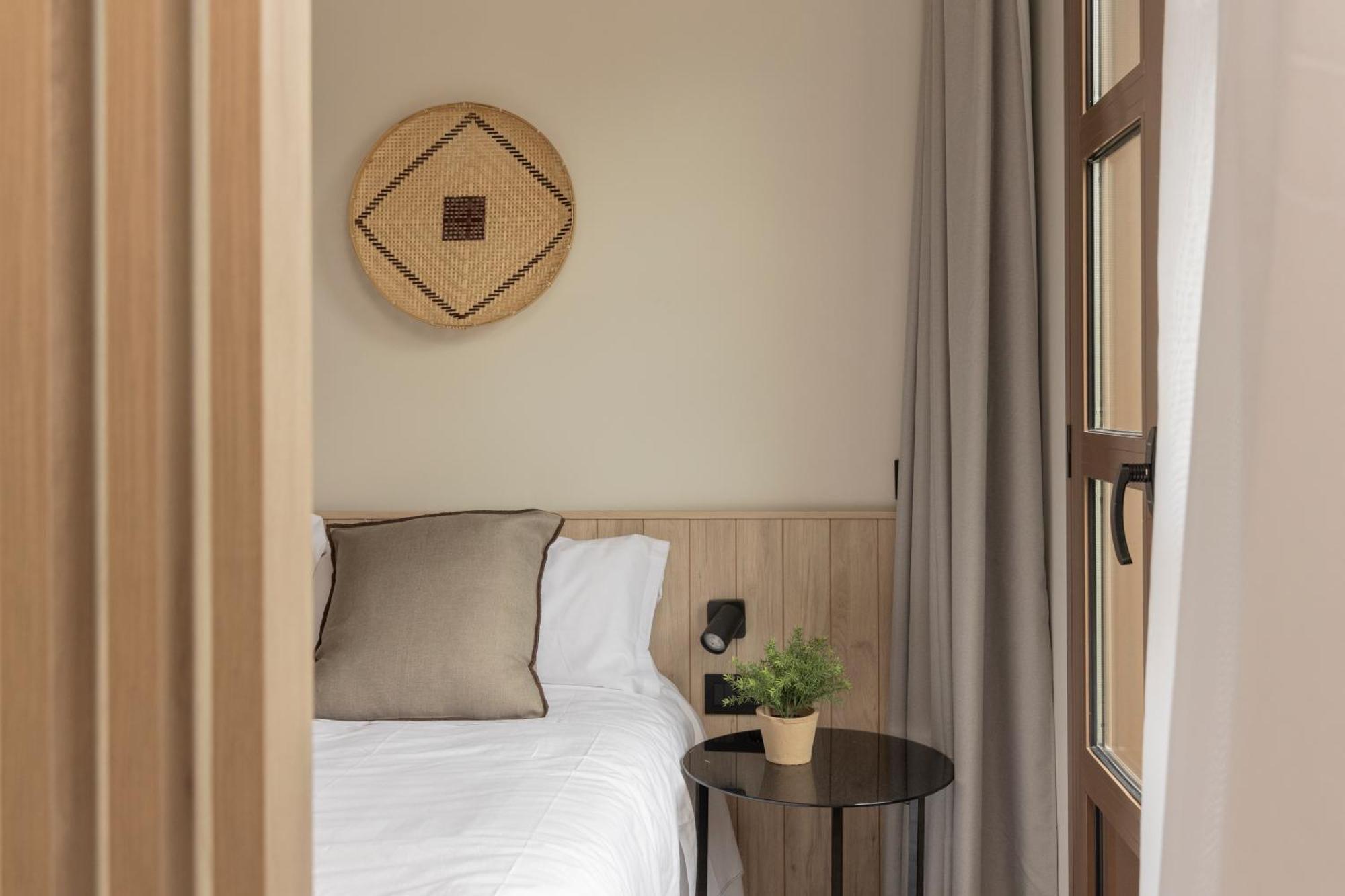 Libere Barcelona Sant Antoni Aparthotel Exterior photo