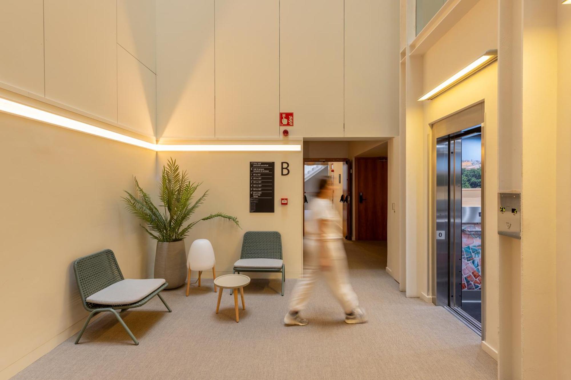 Libere Barcelona Sant Antoni Aparthotel Exterior photo