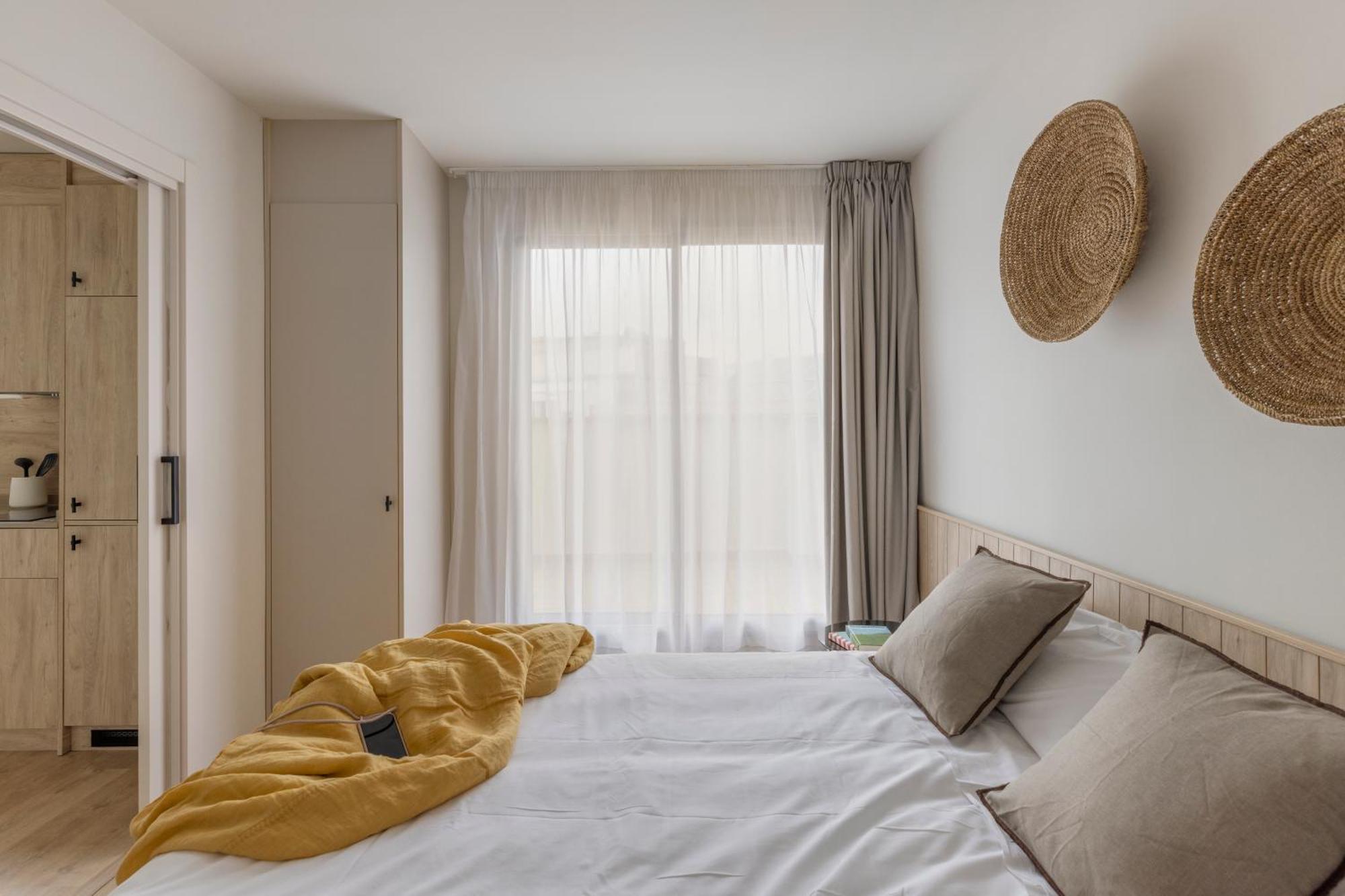 Libere Barcelona Sant Antoni Aparthotel Exterior photo